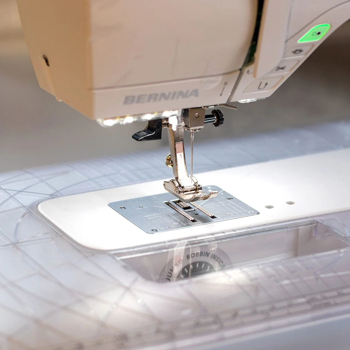 Bernina 475 QE Sewing Machine - Image 21