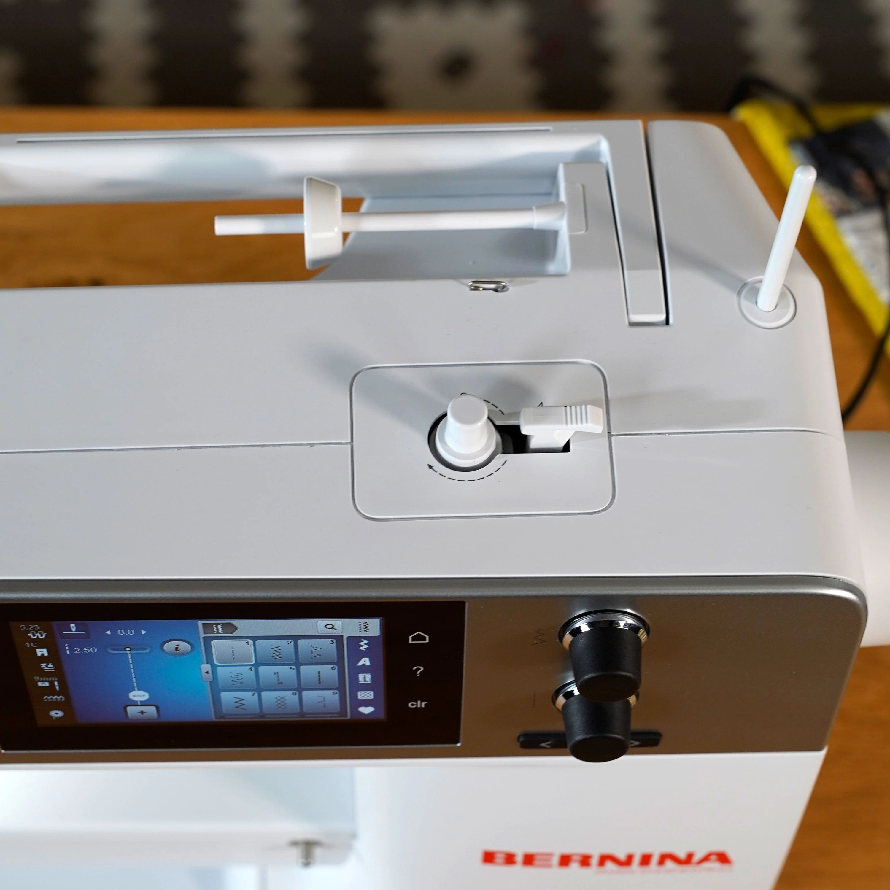 Bernina 480 Sewing Machine - Image 18