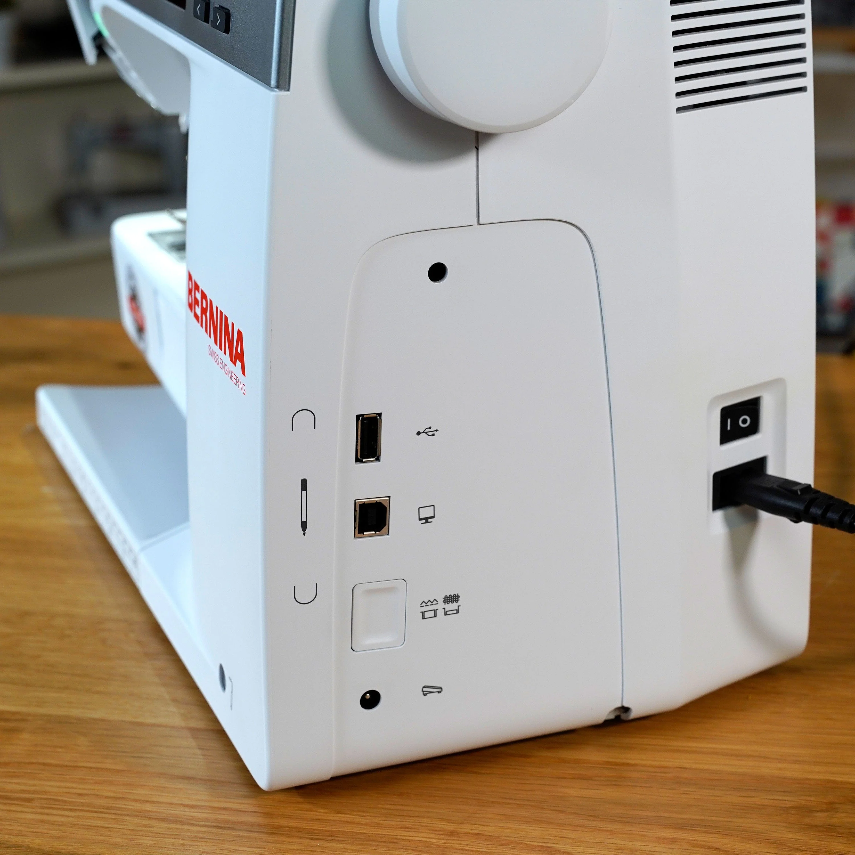 Bernina 480 Sewing Machine - Image 19