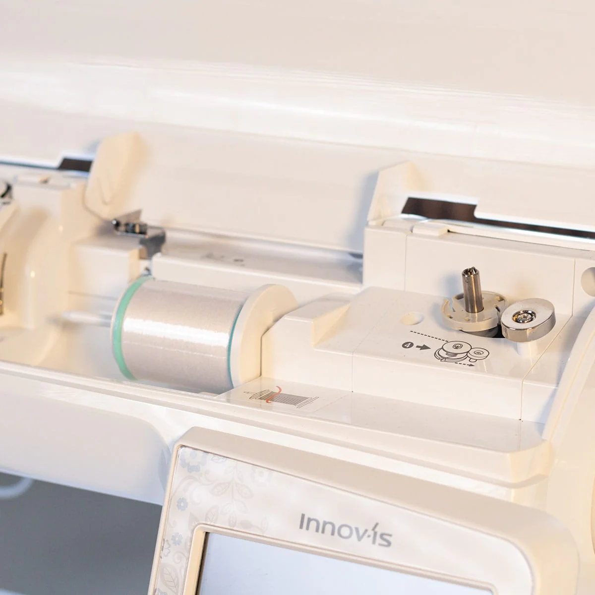 Brother Innov-is NV880E Embroidery Machine - Image 17