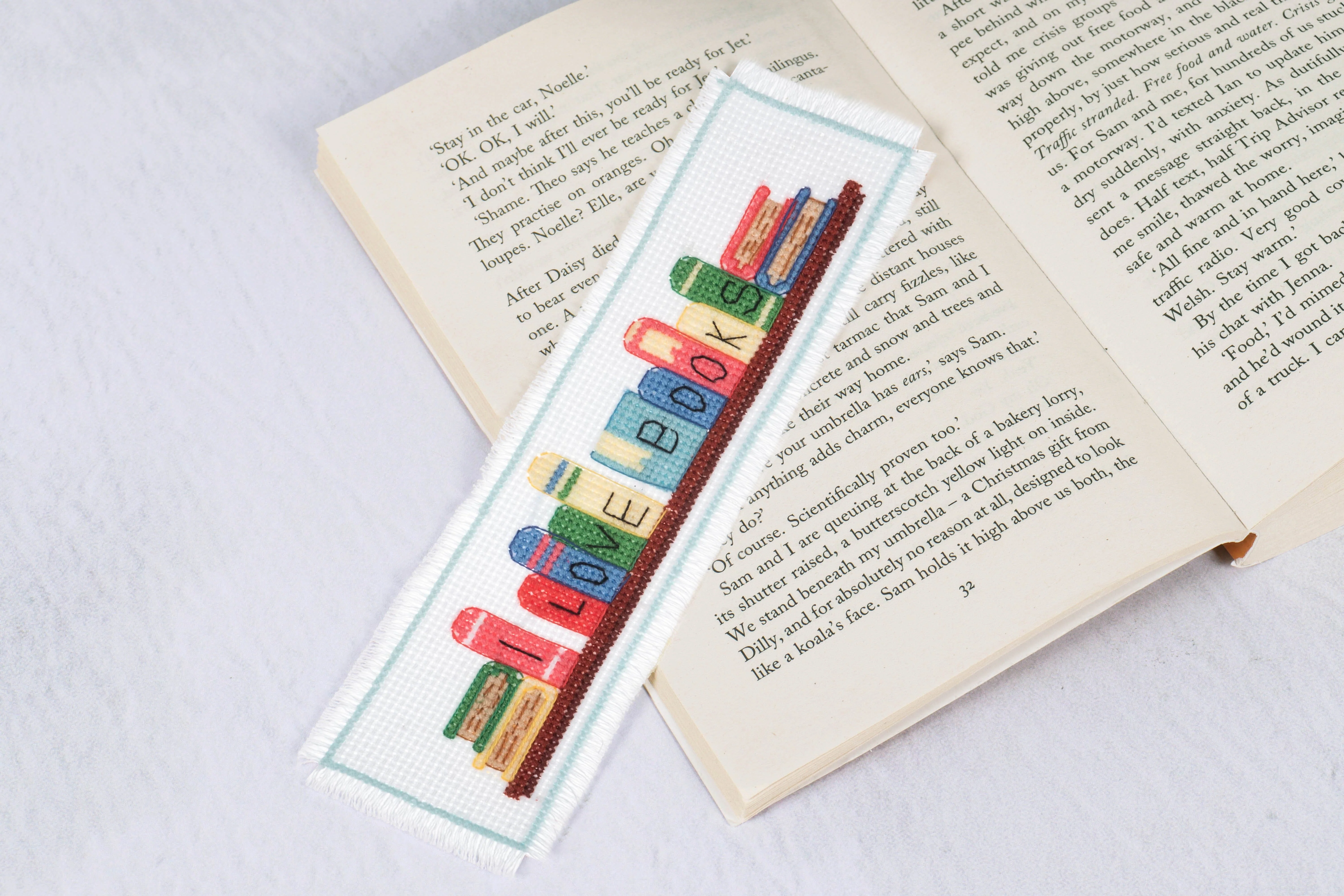 Cross Stitch Kit Bookmark I Love Books - Image 3