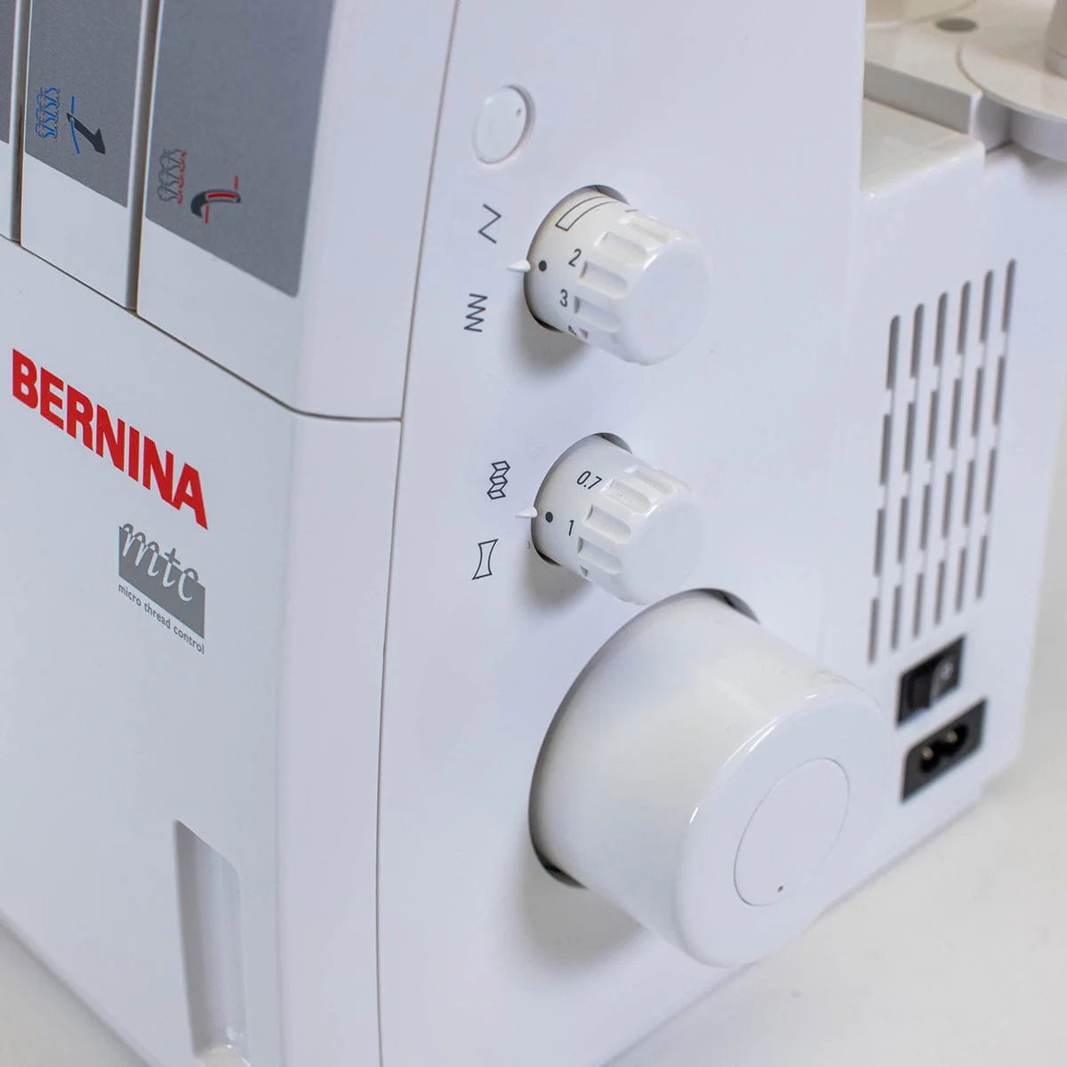 Bernina L460 Overlocker Customer Return - Image 7