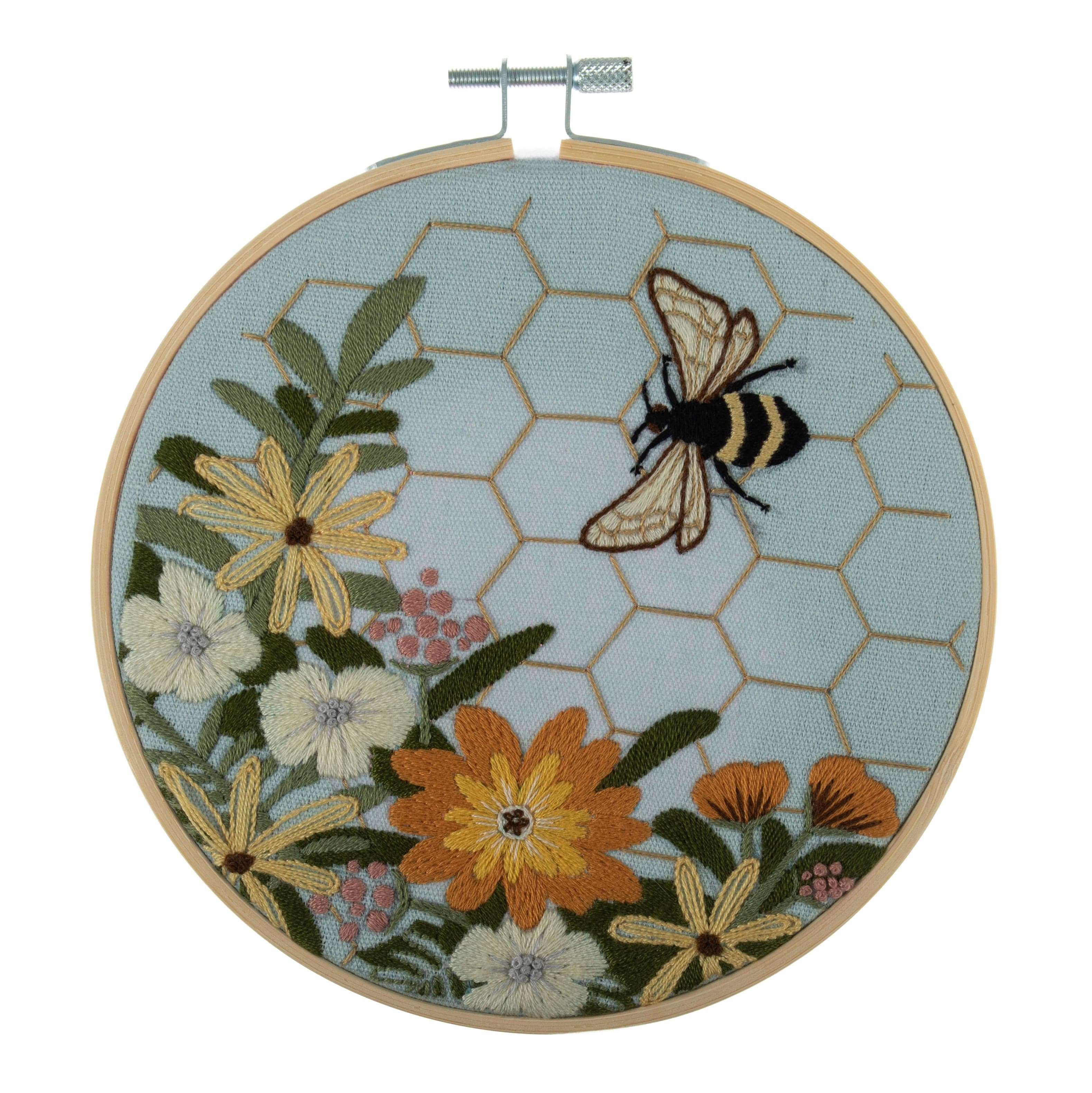 Embroidery Hoop Kit Bee - Image 3