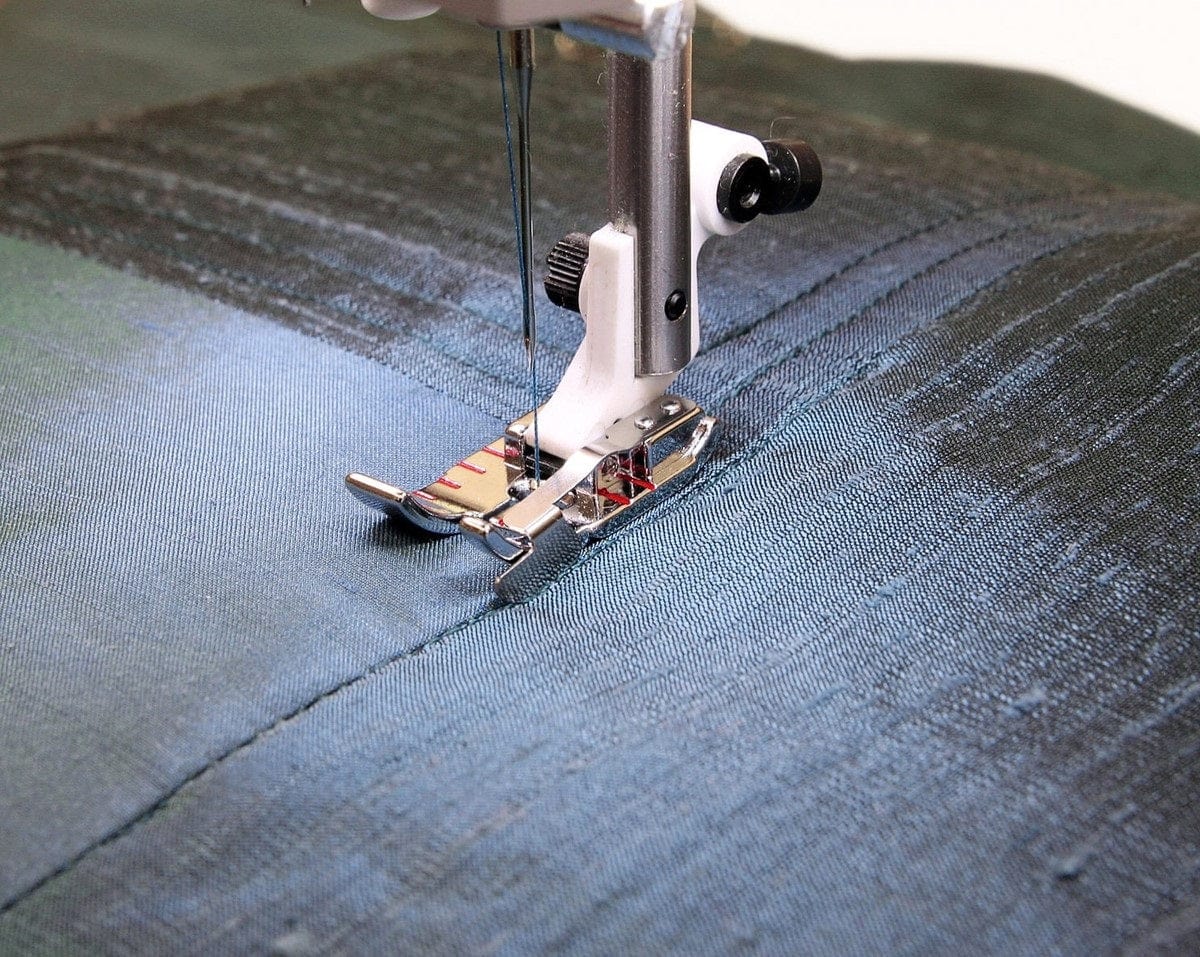 Husqvarna ¼" Edge Stitching Foot - Image 2