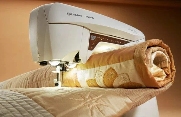 Husqvarna Topaz 25 Sewing & Embroidery Machine - Image 3
