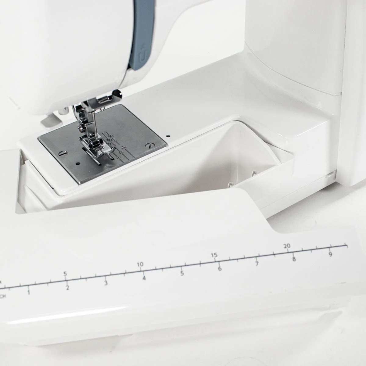 Janome 423S Sewing Machine - Image 9