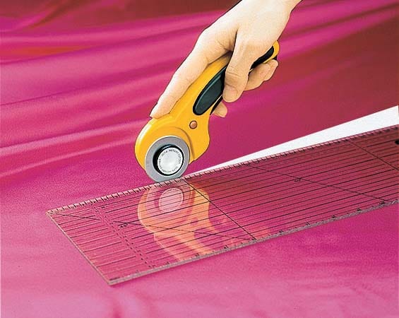 Olfa Deluxe Rotary Cutter Retracting 45mm - Image 3