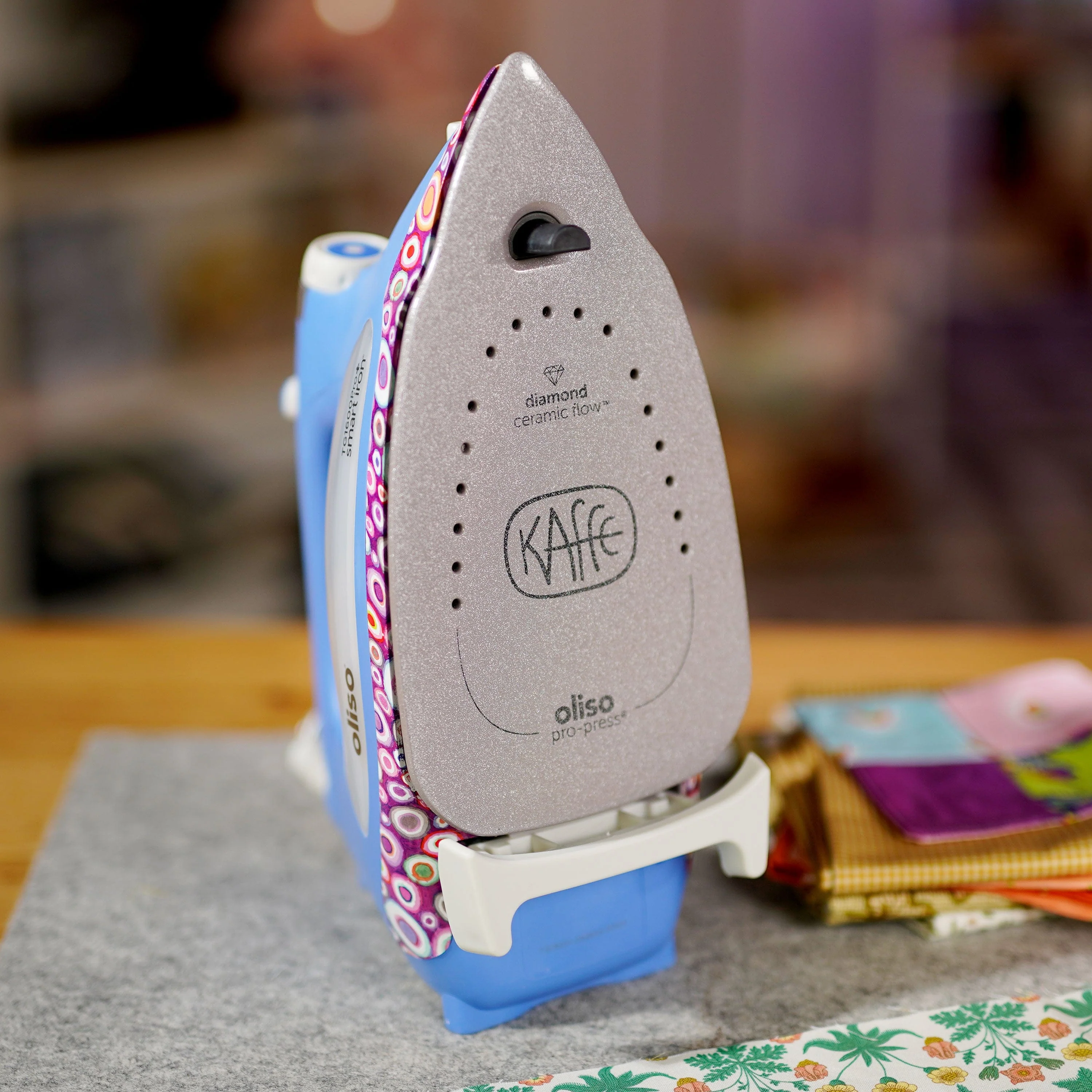 Oliso Smart Iron TG1600 Pro Plus Kaffe Fassett Edition - Image 6