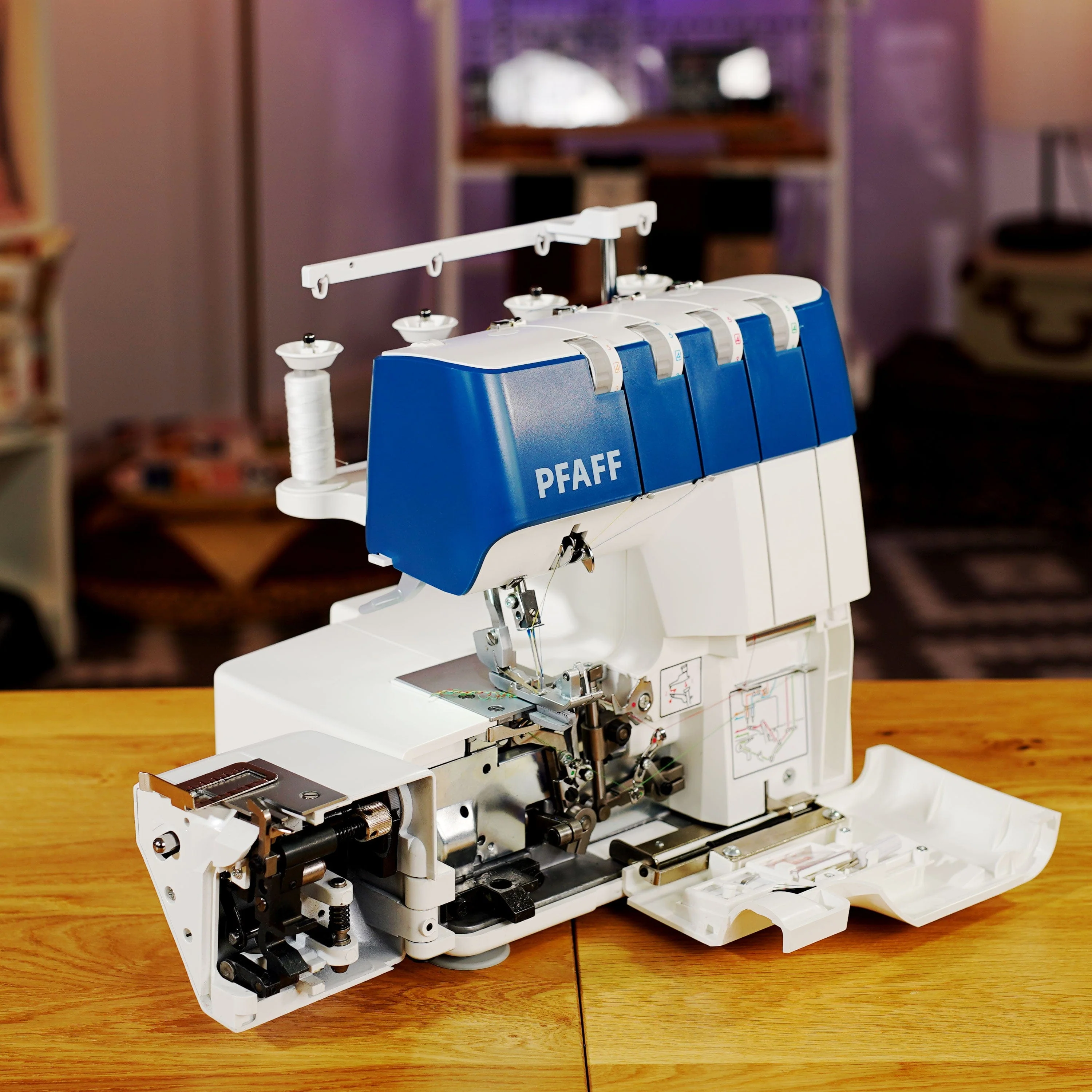 Pfaff Admire 1000 Overlocker - Image 10