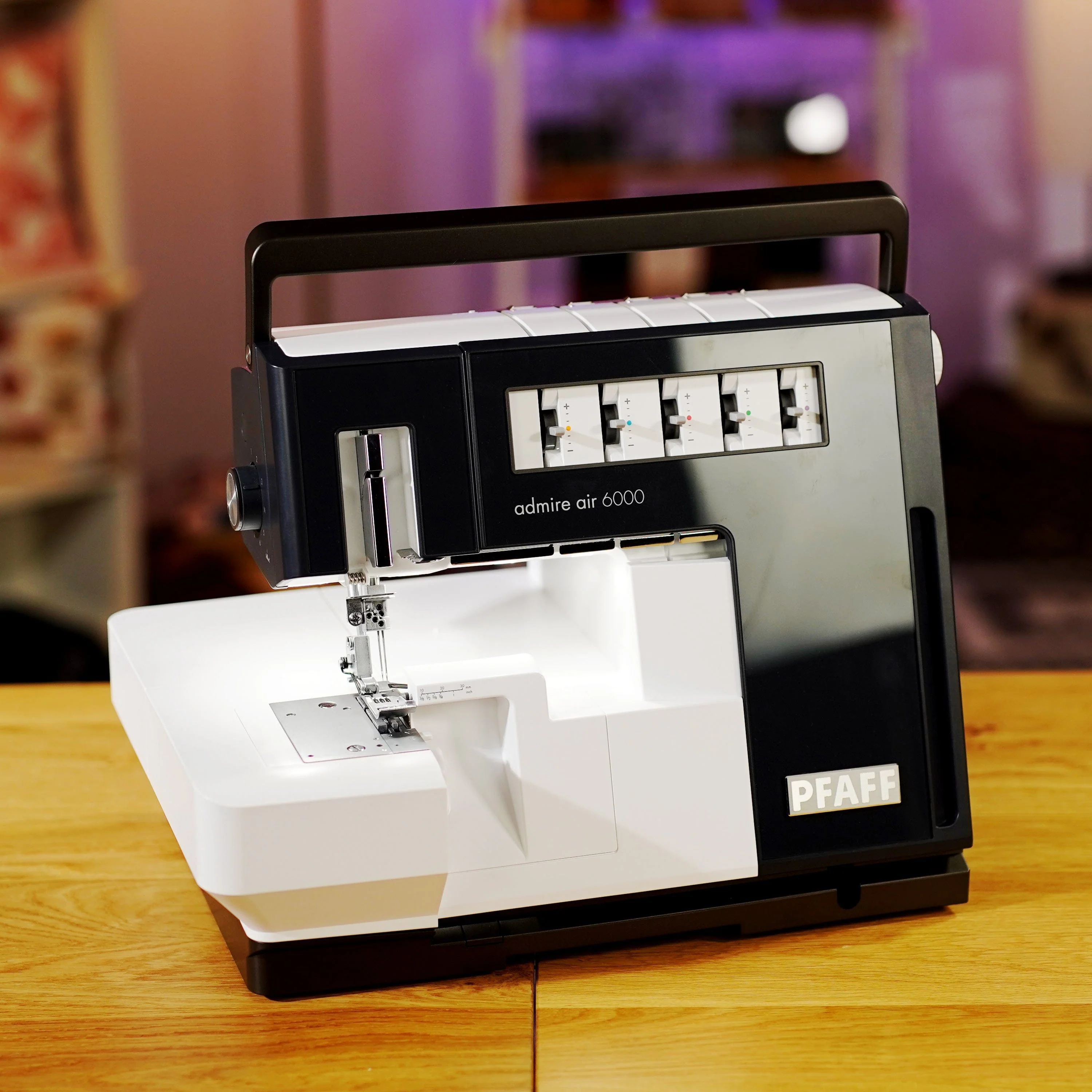 Pfaff Admire Air 6000 Coverlock Machine - Image 14
