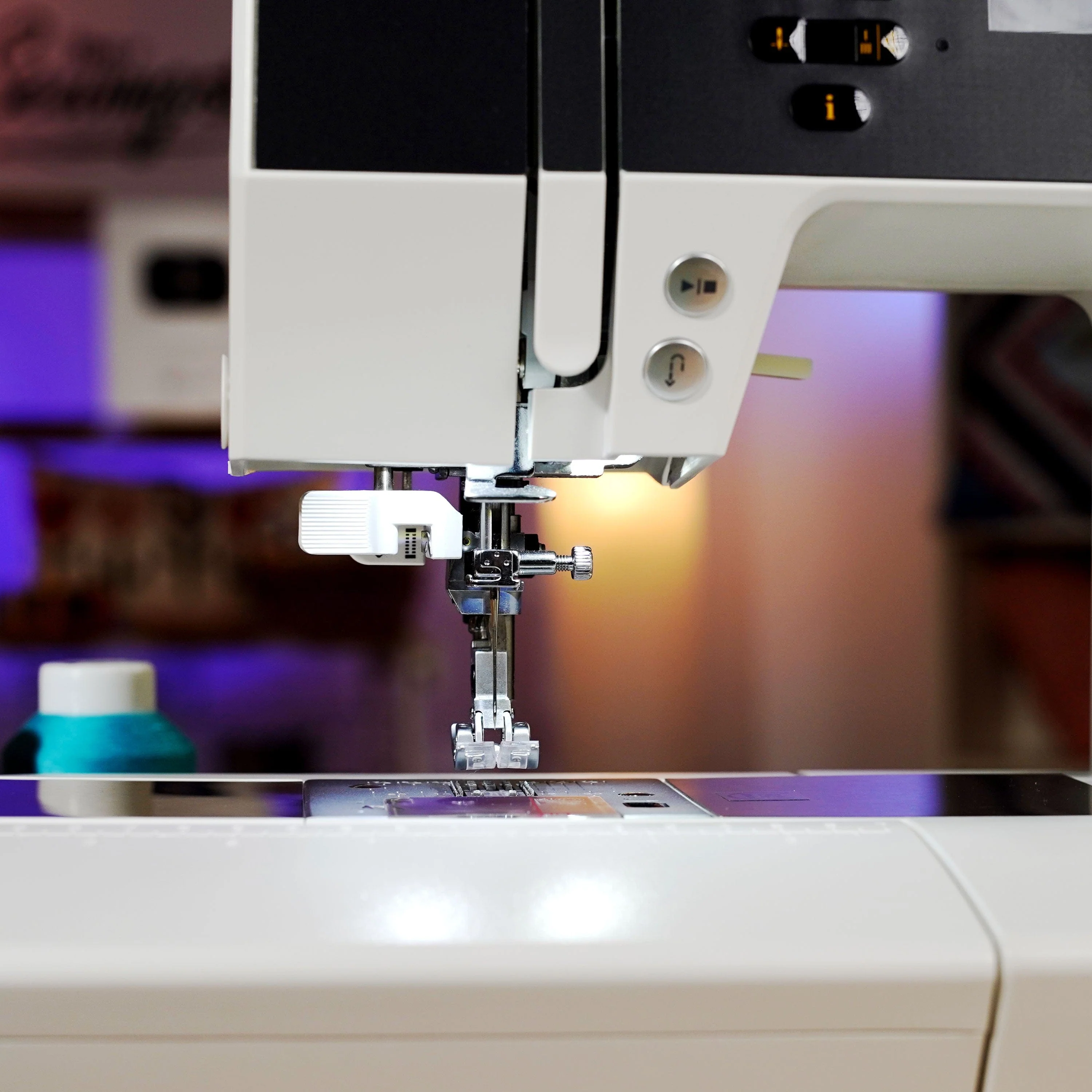 Pfaff Passport 2.0 Sewing Machine - Image 12