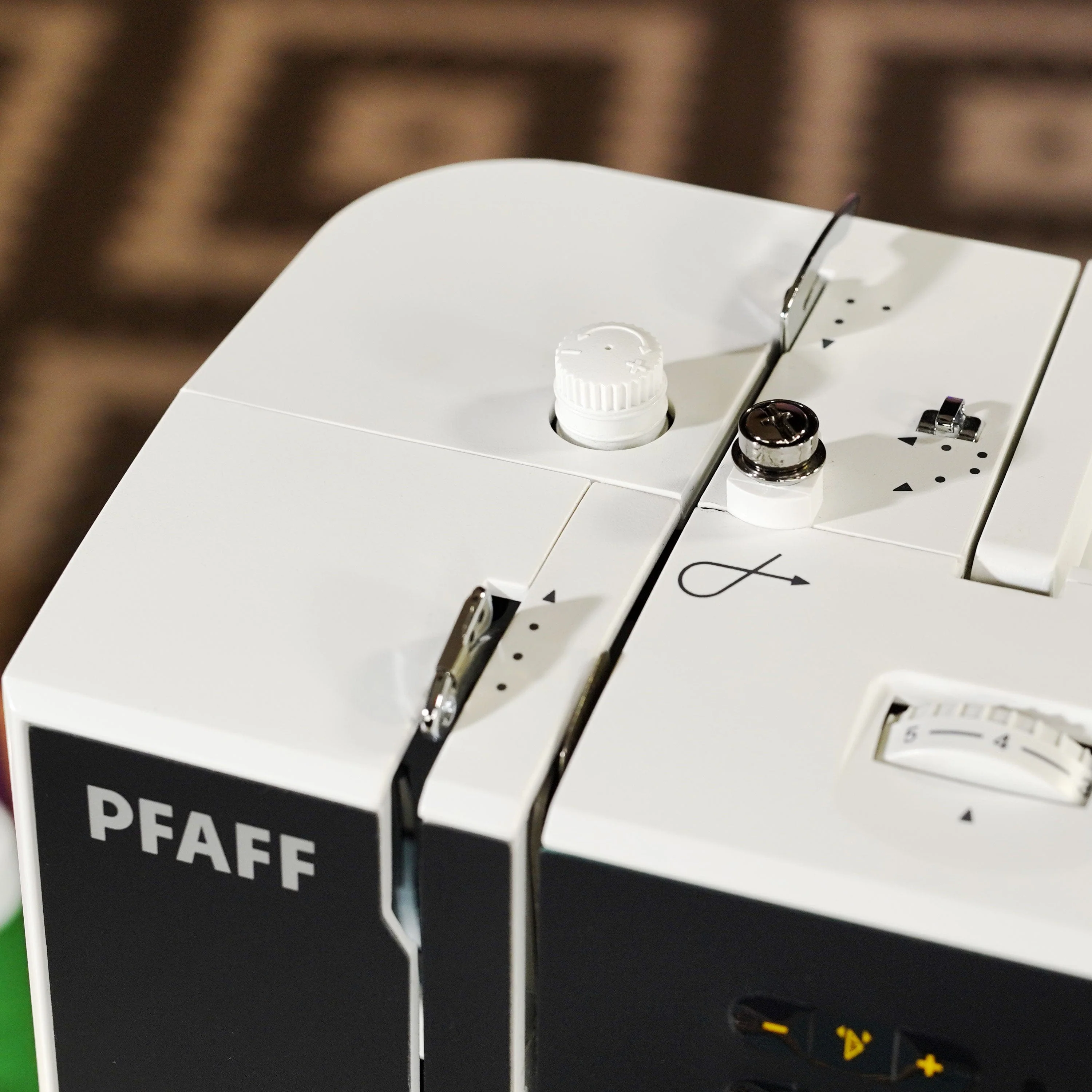 Pfaff Passport 2.0 Sewing Machine - Image 7