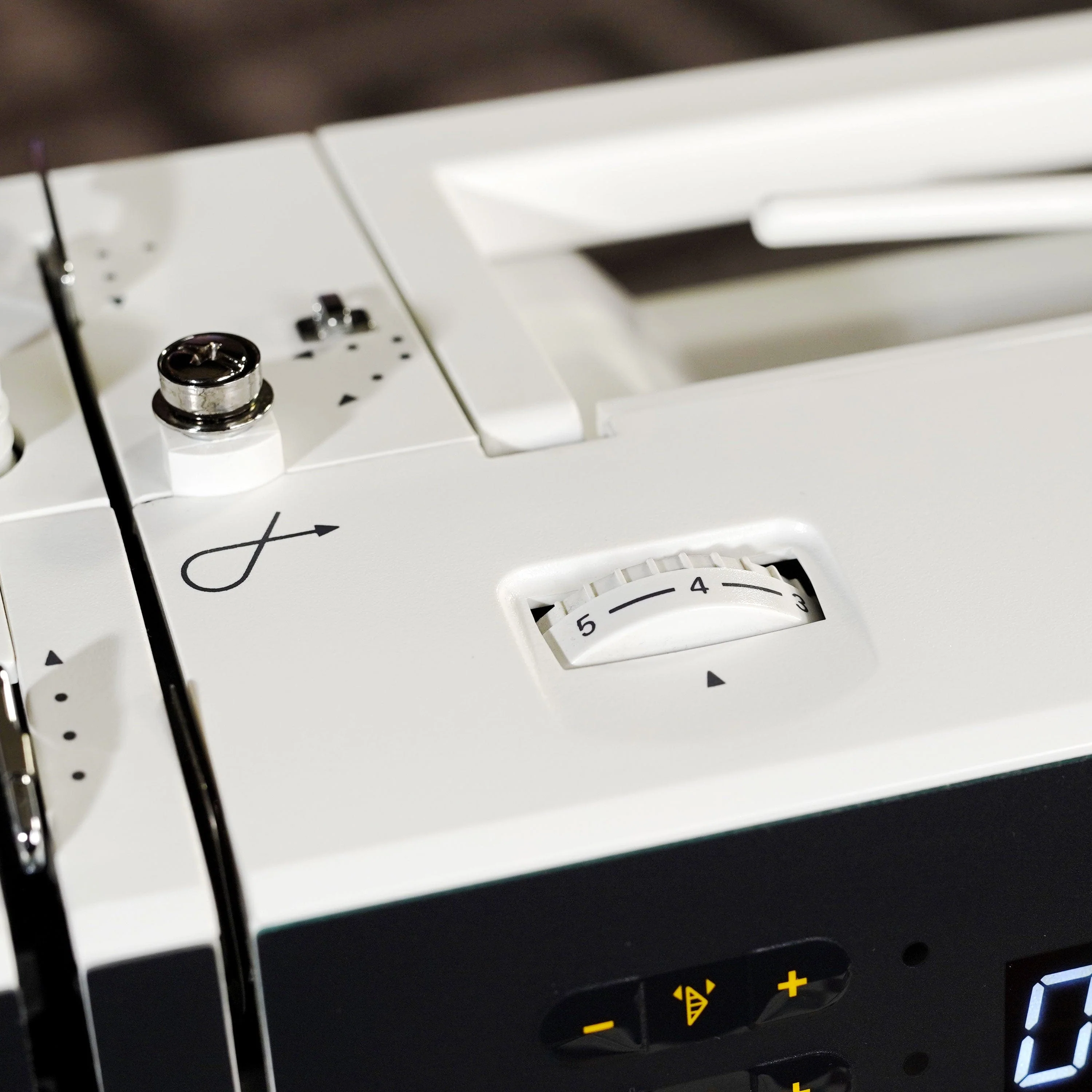 Pfaff Passport 2.0 Sewing Machine - Image 8